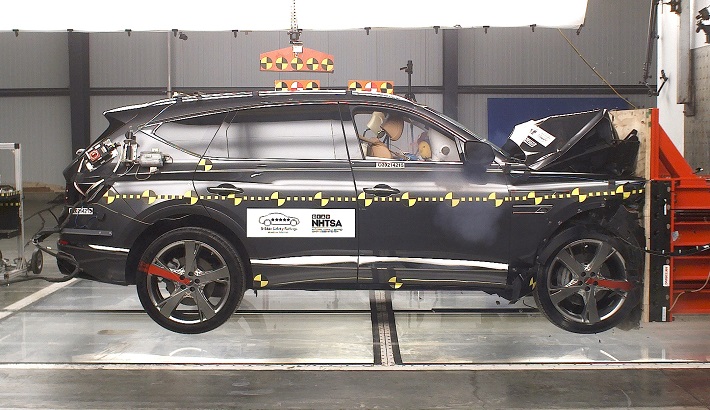 NHTSA crash test of the 2023 Genesis Gv80