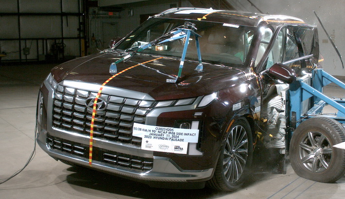 NHTSA Side impact test of the 2023 Hyundai Palisade