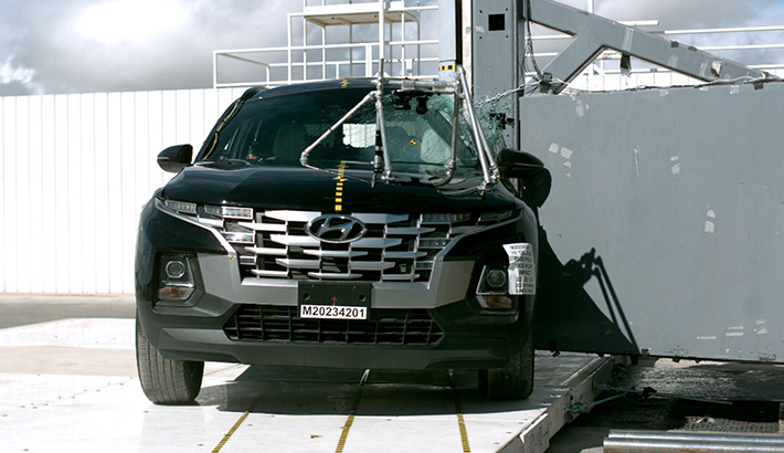 NHTSA Side pole test of the 2023 Hyundai Santa Cruz