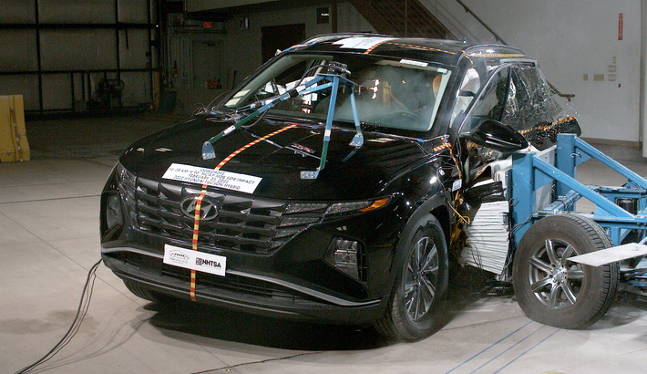 NHTSA Side impact test of the 2022 Hyundai Tucson