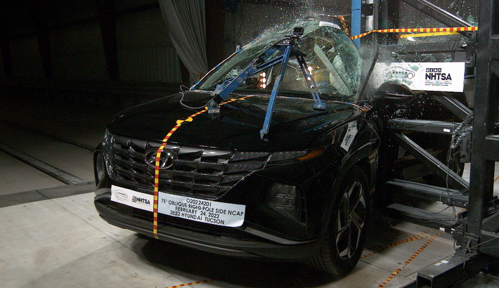 NHTSA Side pole test of the 2022 Hyundai Tucson