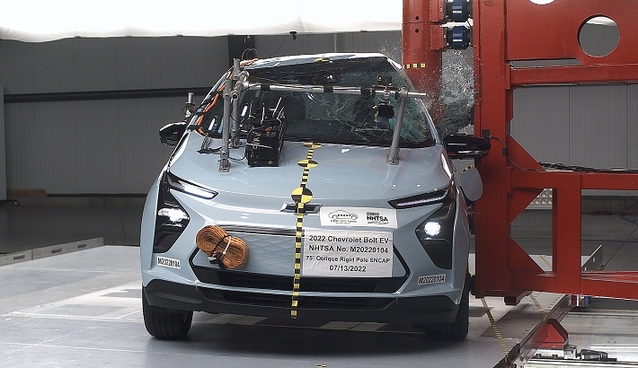 NHTSA Side pole test of the 2023 Chevrolet Bolt Ev