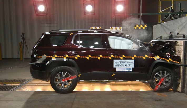 NHTSA crash test of the 2023 GMC Acadia