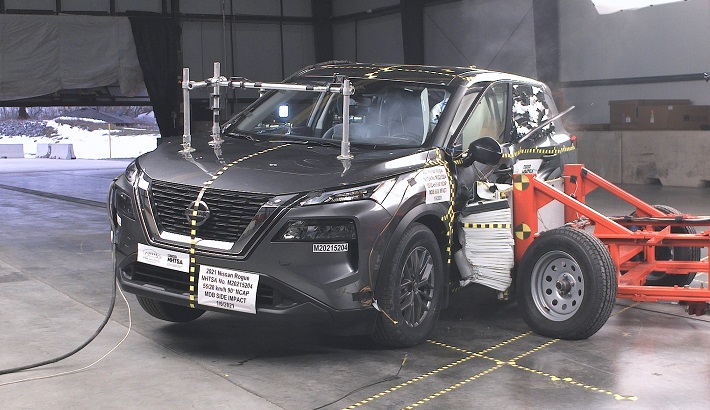 NHTSA Side impact test of the 2022 Nissan Rogue