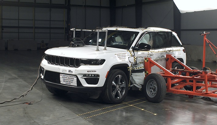 NHTSA Side pole test of the 2023 Jeep Grand Cherokee