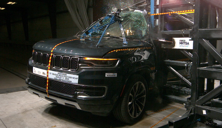 NHTSA Side pole test of the 2023 Jeep Wagoneer