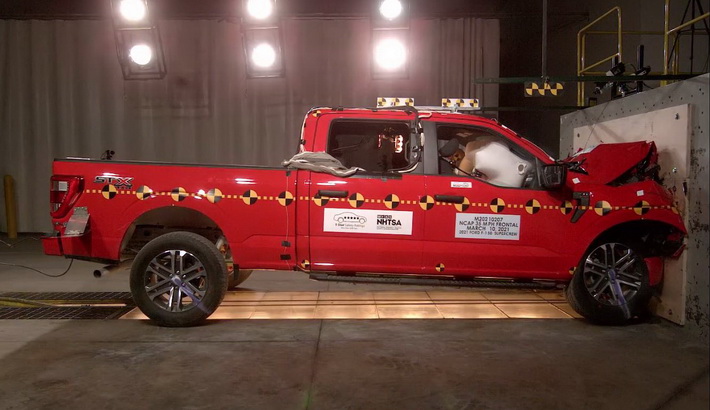 NHTSA crash test of the 2023 Ford F-150 Gas