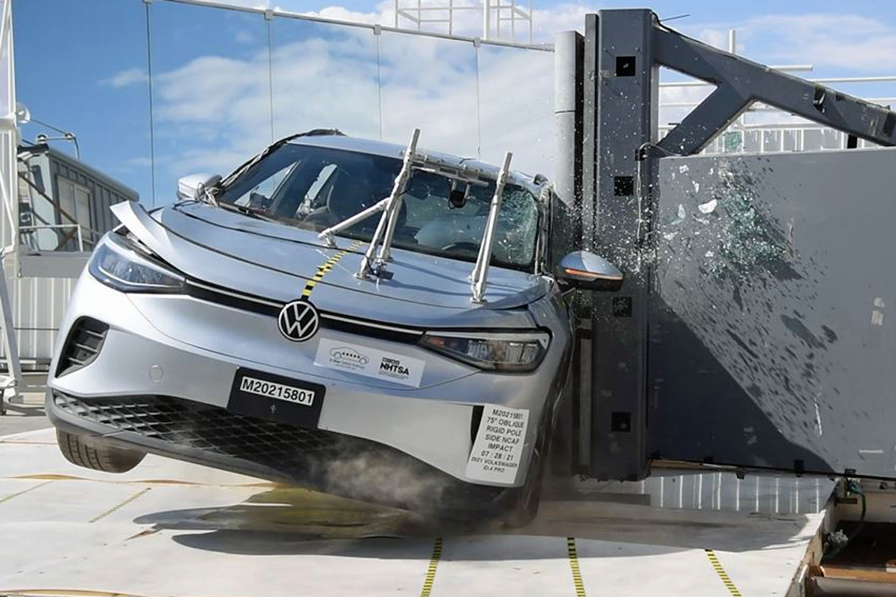 NHTSA Side pole test of the 2023 Volkswagen ID.4