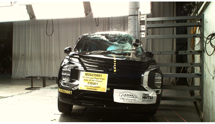 NHTSA Side pole test of the 2023 Mitsubishi Outlander