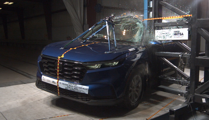 NHTSA Side pole test of the 2023 Honda CR-V