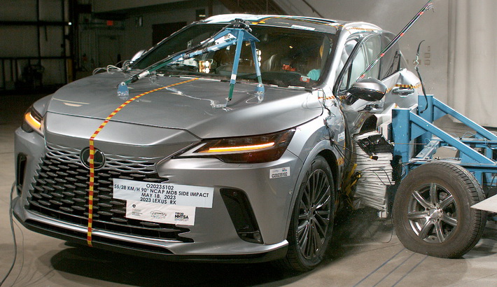 NHTSA Side impact test of the 2023 Lexus RX 350