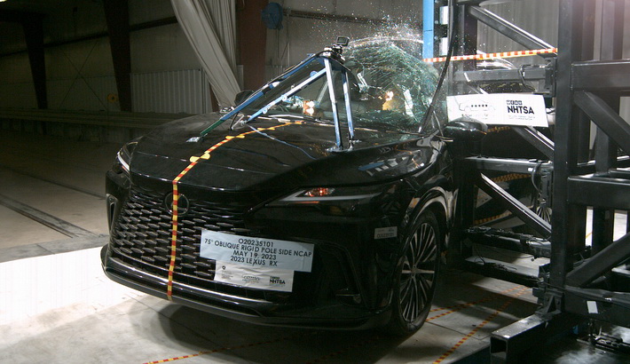 NHTSA Side pole test of the 2023 Lexus RX 350