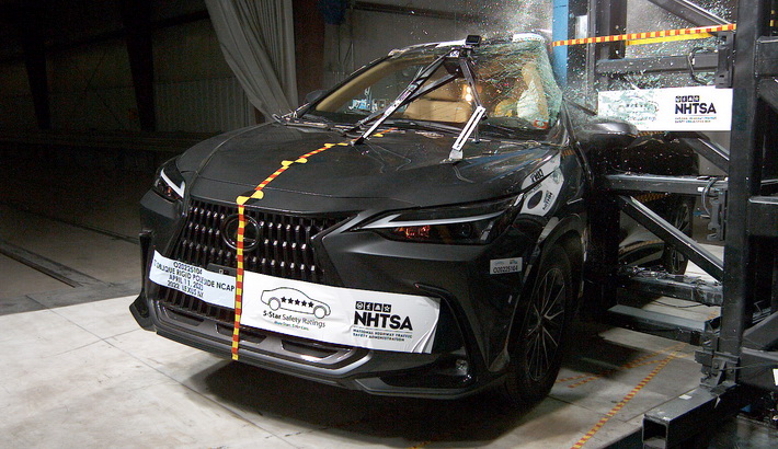 NHTSA Side pole test of the 2023 Lexus NX 350