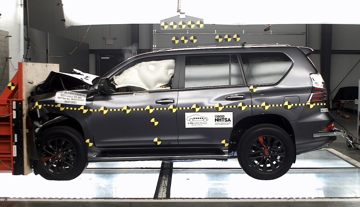 NHTSA crash test of the 2023 Lexus GX 460