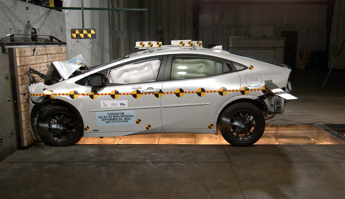 NHTSA crash test of the 2023 Toyota Prius