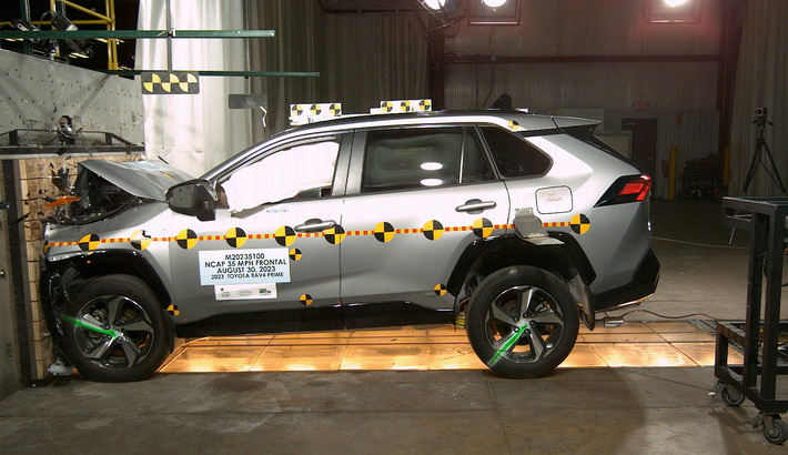NHTSA crash test of the 2023 Toyota Rav4 Prime