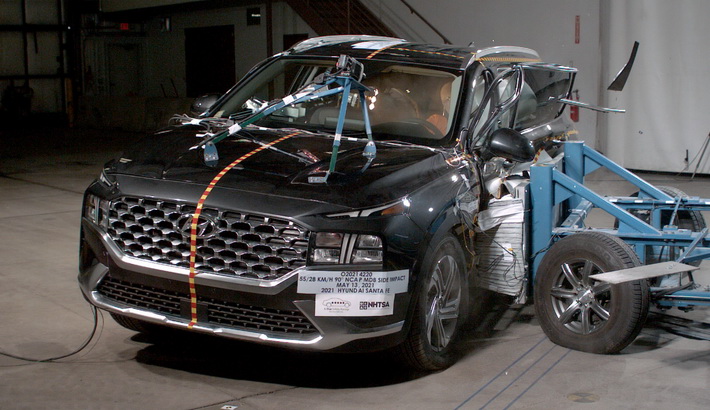 NHTSA Side impact test of the 2023 Hyundai Santa Fe