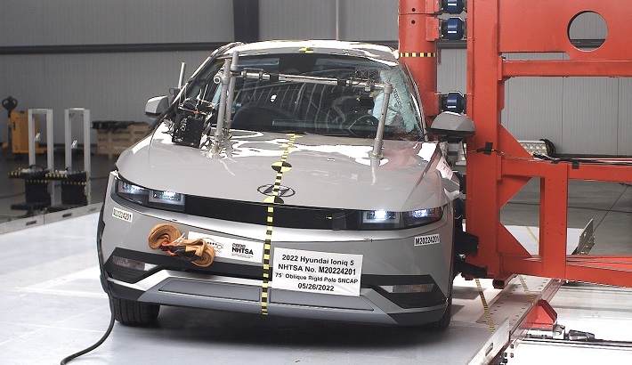 NHTSA Side pole test of the 2023 Hyundai Ioniq 5