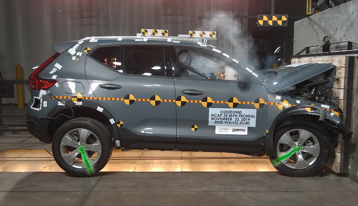 NHTSA crash test of the 2023 Volvo Xc40 B4