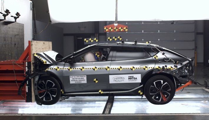 NHTSA crash test of the 2023 Kia EV6