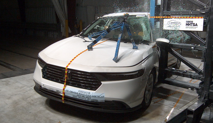 NHTSA Side pole test of the 2023 Honda Accord