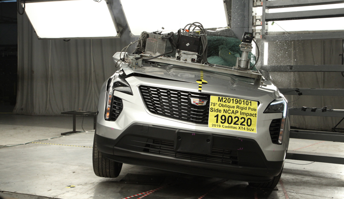 NHTSA crash test of the 2024 Cadillac Xt4