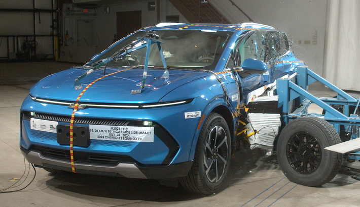 NHTSA Side impact test of the 2024 Chevrolet Equinox Ev