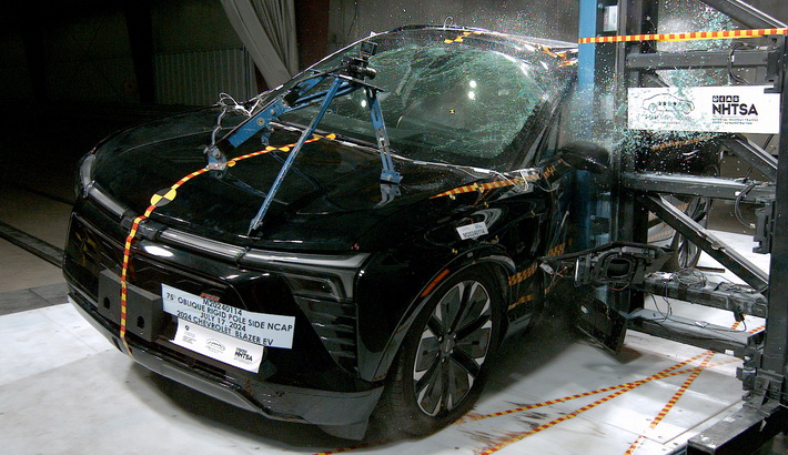 NHTSA Side pole test of the 2024 Chevrolet Blazer Ev