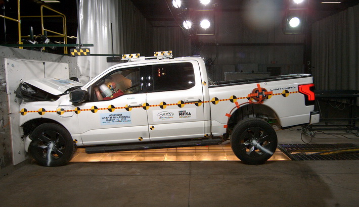 NHTSA crash test of the 2024 Ford F-150 Lightning Bev