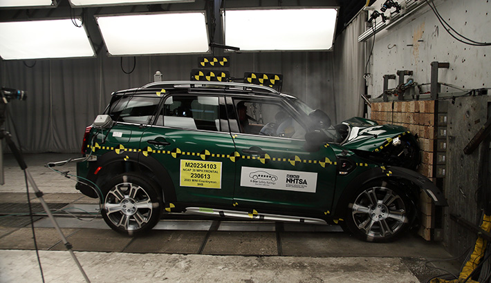 NHTSA crash test of the 2024 Mini Countryman