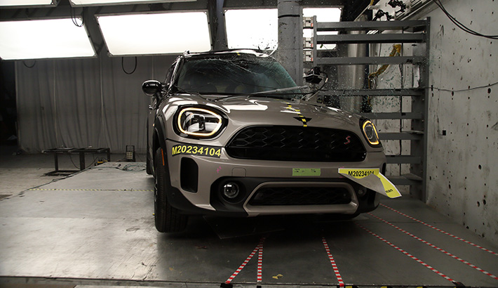 NHTSA Side pole test of the 2024 Mini Countryman