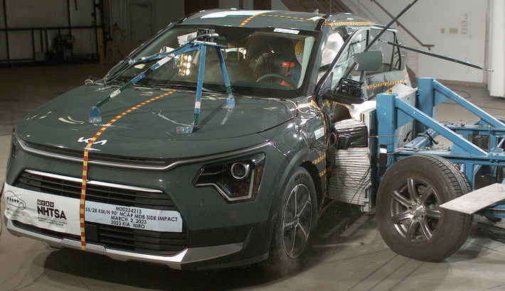 NHTSA Side impact test of the 2024 Kia Niro