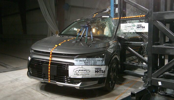 NHTSA Side pole test of the 2024 Kia Niro