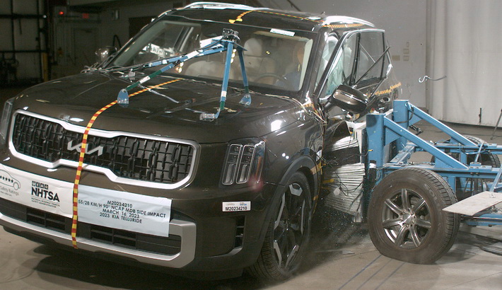 NHTSA Side impact test of the 2024 Kia Telluride