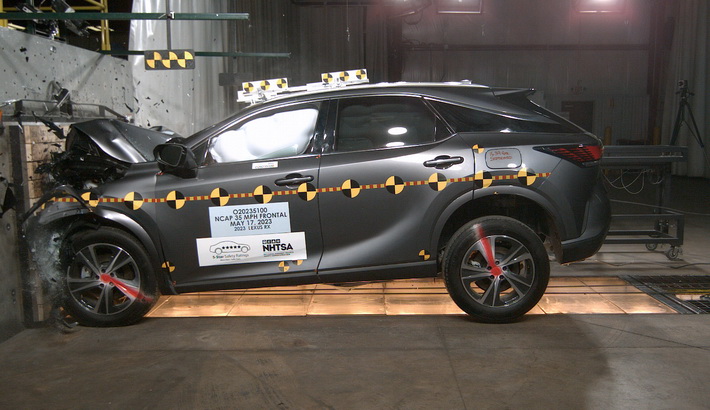 NHTSA crash test of the 2024 Lexus RX 350