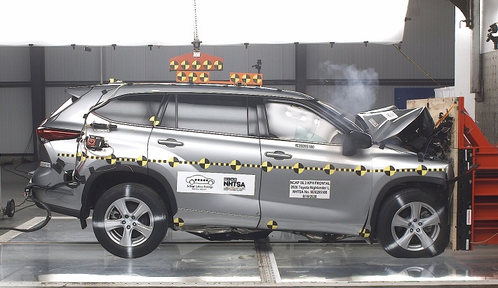 NHTSA crash test of the 2024 Toyota Highlander