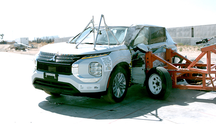 NHTSA Side impact test of the 2024 Mitsubishi Outlander