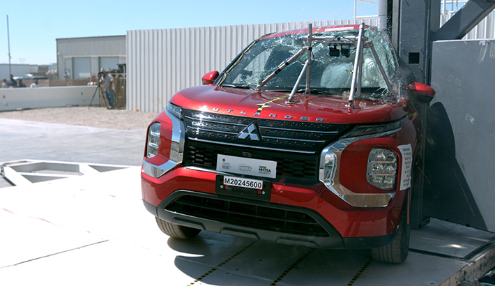 NHTSA Side pole test of the 2024 Mitsubishi Outlander