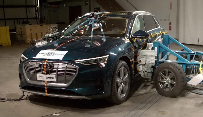 NHTSA Side impact test of the 2024 Audi Q8 Sportback E-Tron