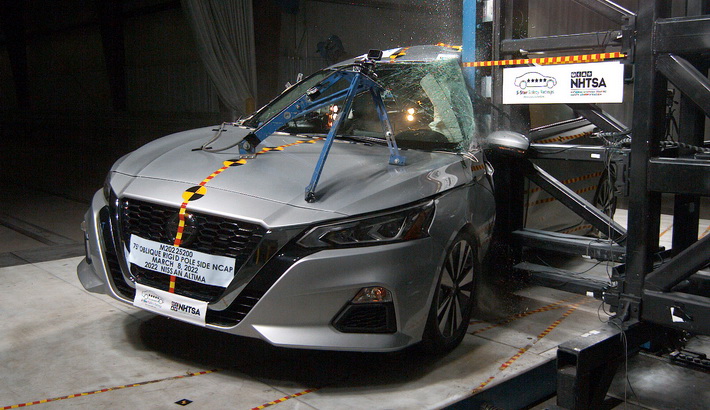 NHTSA Side pole test of the 2024 Nissan Altima