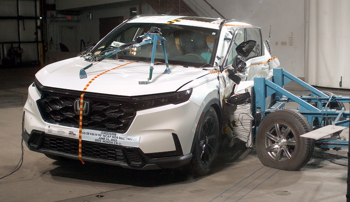 NHTSA Side impact test of the 2024 Honda CR-V
