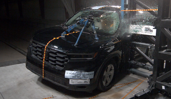 NHTSA Side pole test of the 2024 Honda Pilot