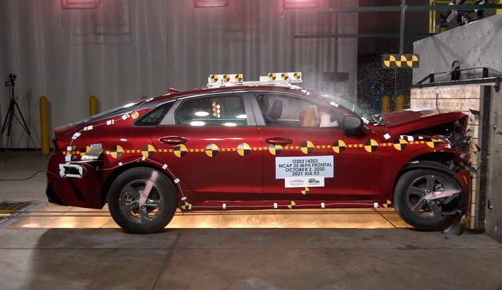 NHTSA crash test of the 2024 Kia K5