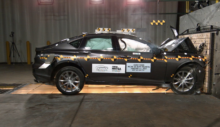 NHTSA crash test of the 2024 Acura Tlx