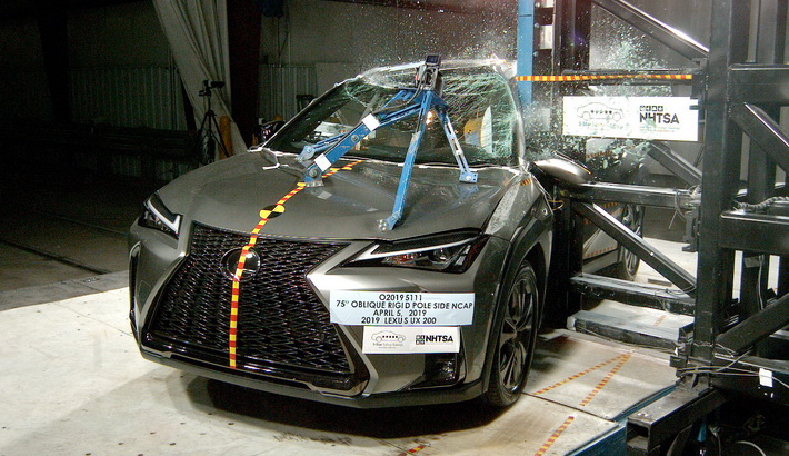 NHTSA Side pole test of the 2025 Lexus UX 300h