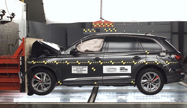 NHTSA crash test of the 2025 Audi Q7