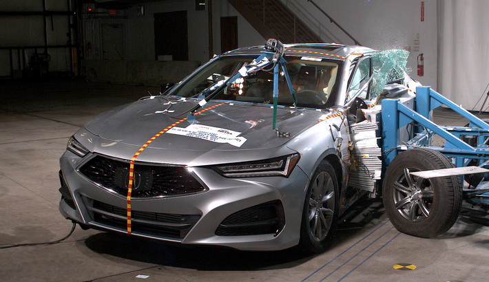 NHTSA Side impact test of the 2025 Acura Tlx