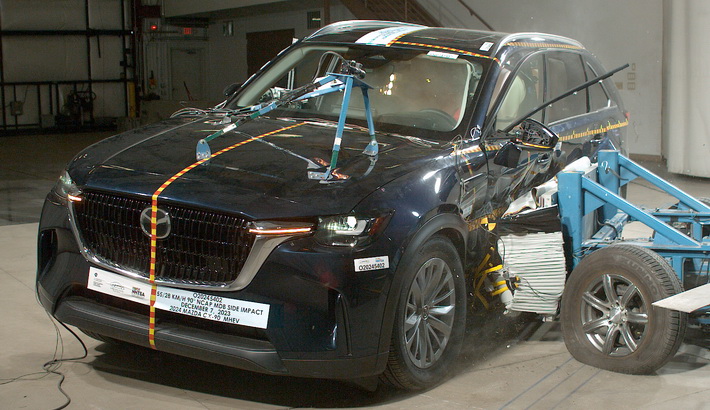 NHTSA Side impact test of the 2025 Mazda CX-90
