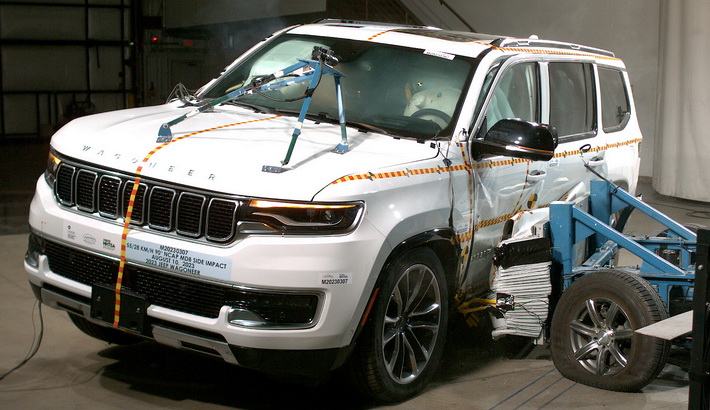 NHTSA Side impact test of the 2025 Jeep Wagoneer