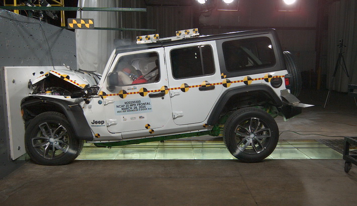 NHTSA crash test of the 2025 Jeep Wrangler 4-Door 4xe